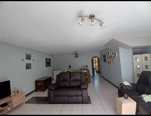 3 BEDROOM DUPLEX FOR SALE IN BIRCHLEIGH NORTH